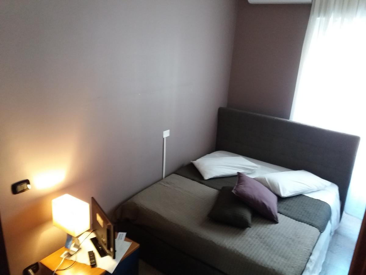 B&B Italia Napoli Εξωτερικό φωτογραφία