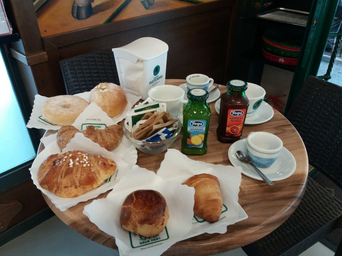 B&B Italia Napoli Εξωτερικό φωτογραφία