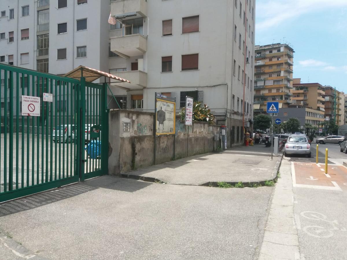 B&B Italia Napoli Εξωτερικό φωτογραφία